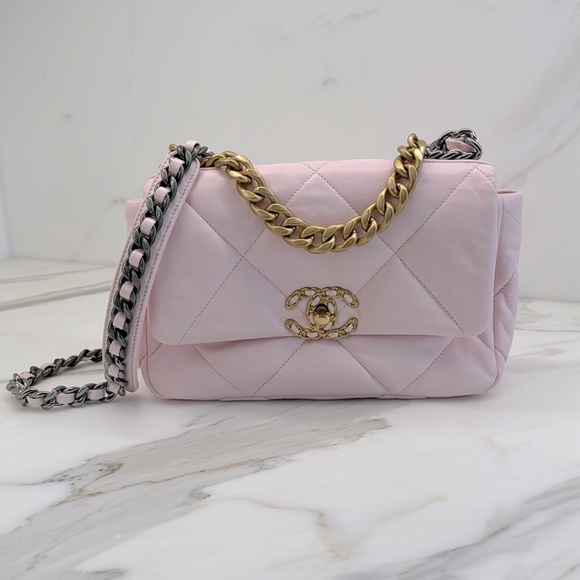 Authentic CHANEL 19 Lambskin Quilted Medium Flap Light Pink Pristine - Picture 5 of 14